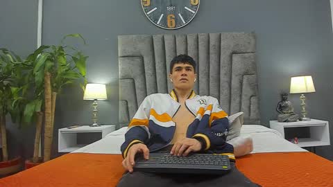 Snapshot of roan_birkin chatting on February 22, 7:36 pm Roan Birkin online show from February 22, 7:36 pm