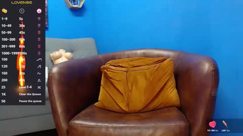 Snapshot of robert_kingg chatting on October 11, 7:50 pm robert_kingg online show from October 11, 7:50 pm