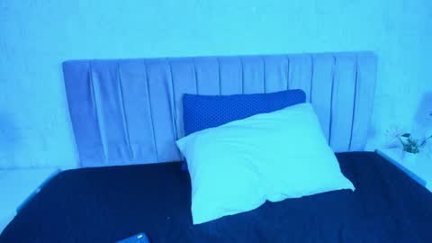 robin D online show from April 1, 8:06 pm