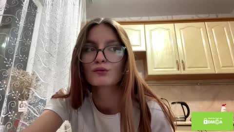 robynsentinella online show from December 5, 10:03 am