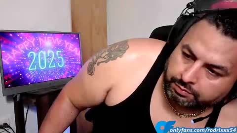 rodrixxx54 online show from January 1, 11:07 pm