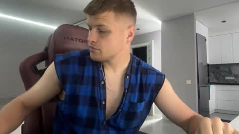 roguetitan6 online show from November 9, 9:13 am