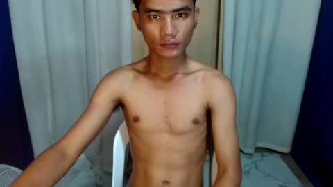 roianboyyy online show from May 11, 4:48 pm