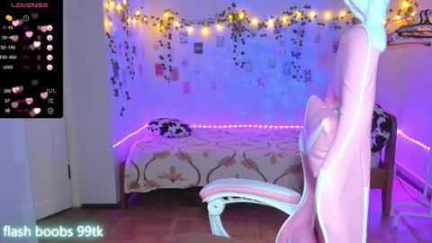 Snapshot of roniya_v chatting on February 18, 7:30 pm Spicy lady Kristy online show from February 18, 7:30 pm
