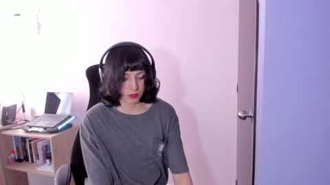 Twelve 3 Inst Twelve 312002 Twitter Room312 2002 online show from January 12, 9:29 pm