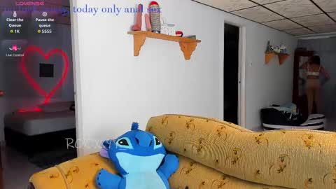 Snapshot of rooxxyy_ chatting on September 16, 1:18 am online show from September 16, 1:18 am
