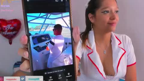 Snapshot of rooxxyy_ chatting on March 4, 4:06 am online show from March 4, 4:06 am