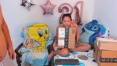 Snapshot of rooxxyy_ chatting on January 18, 11:00 pm online show from January 18, 11:00 pm