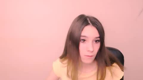 Snapshot of rosalais_ chatting on October 16, 7:19 am Rose online show from October 16, 7:19 am