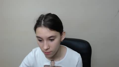 Snapshot of rosalais_ chatting on September 19, 6:50 am Rose online show from September 19, 6:50 am