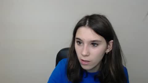 Snapshot of rosalais_ chatting on October 1, 7:18 am Rose online show from October 1, 7:18 am