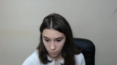 Snapshot of rosalais_ chatting on September 20, 7:00 am Rose online show from September 20, 7:00 am