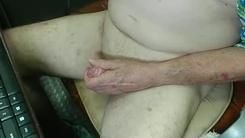 Snapshot of rosco26 chatting on October 13, 1:51 am Rosco online show from October 13, 1:51 am