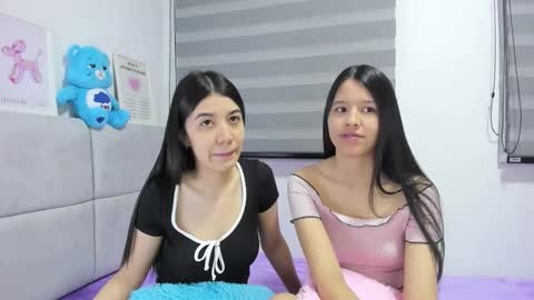 Snapshot of roseandmiah chatting on September 19, 5:44 am Rose y Miah online show from September 19, 5:44 am