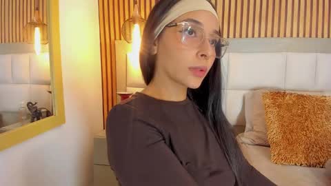 Snapshot of roseaurora chatting on October 9, 4:01 pm roseaurora online show from October 9, 4:01 pm
