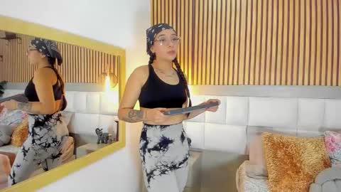Snapshot of roseaurora chatting on October 16, 12:49 pm roseaurora online show from October 16, 12:49 pm