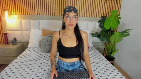 Snapshot of roseaurora chatting on October 19, 1:16 pm roseaurora online show from October 19, 1:16 pm
