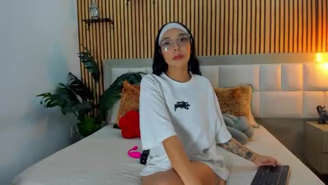 roseaurora online show from January 13, 1:08 pm