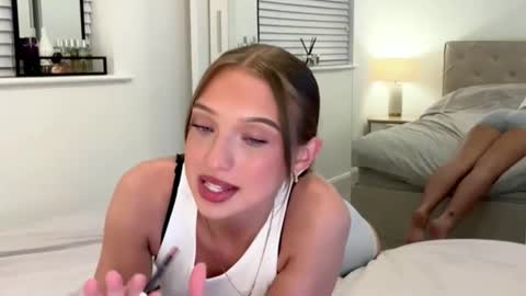 Snapshot of rosebella_ chatting on September 22, 9:08 pm Bella online show from September 22, 9:08 pm
