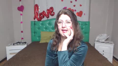 RoseHille online show from February 19, 6:18 pm