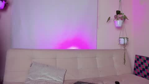 Snapshot of roselinedior chatting on February 6, 6:24 pm Lyla OF roselinedior online show from February 6, 6:24 pm
