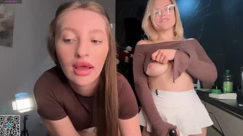 Sophie and Sarah online show from April 21, 6:26 pm