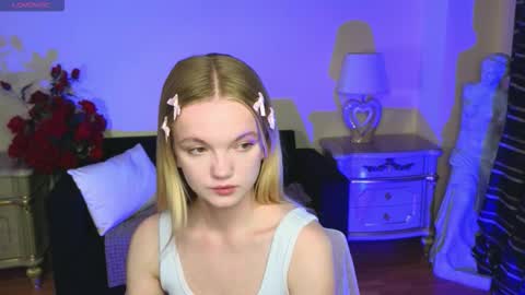 Snapshot of roses_kate chatting on October 5, 4:32 am Sweety Kate online show from October 5, 4:32 am
