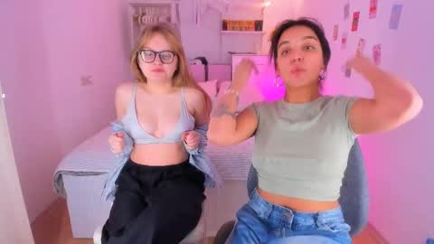 Snapshot of roshelle_xxx chatting on February 13, 2:52 pm Roshelle online show from February 13, 2:52 pm