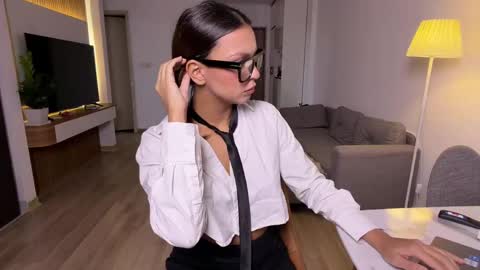 Roshelle online show from May 13, 10:03 am