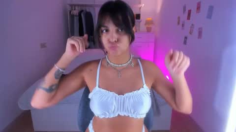 Snapshot of roshelle_xxx chatting on February 17, 4:28 pm Roshelle online show from February 17, 4:28 pm