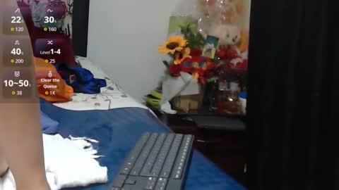 Snapshot of roshy_multisquirt chatting on October 4, 6:17 pm roshy online show from October 4, 6:17 pm