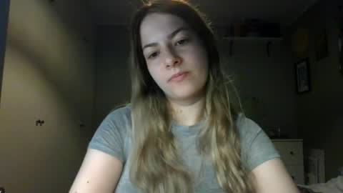 Snapshot of rosie_june chatting on October 17, 7:01 am Rosie online show from October 17, 7:01 am