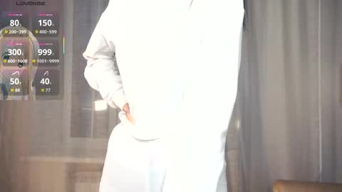 Snapshot of rositabegolli chatting on October 18, 5:11 am Edwina online show from October 18, 5:11 am