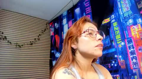 Snapshot of rosse_25 chatting on February 25, 8:32 pm Would you like to help me with supplementation and sports suits so I can compete in powerlifting online show from February 25, 8:32 pm