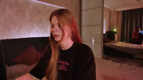 rosy_black_ online show from November 6, 7:06 pm