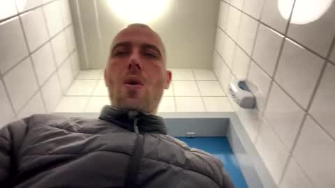 rotteei1 online show from December 1, 9:29 am