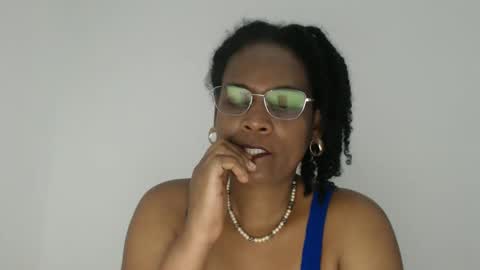 luxa online show from October 15, 4:19 pm