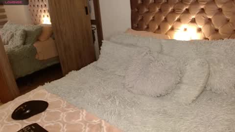 Rouss marie henao  online show from March 8, 10:45 pm