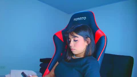 rousse_violet online show from November 6, 11:52 pm