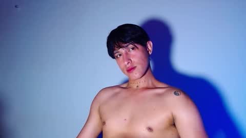 rowanboy23 online show from January 18, 1:47 am