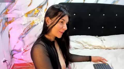 roxanaborns online show from July 16, 10:29 am