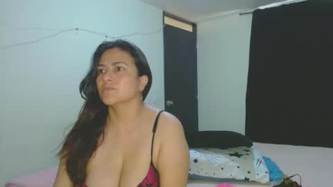 Snapshot of roxanasexy2025 chatting on September 24, 12:45 pm roxanasexy2025 online show from September 24, 12:45 pm