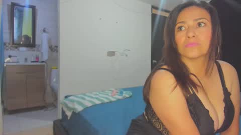 Snapshot of roxanasexy2025 chatting on March 10, 3:20 pm roxanasexy2025 online show from March 10, 3:20 pm