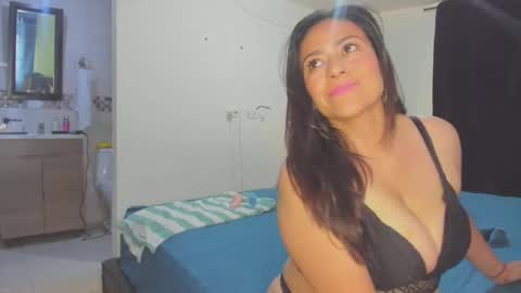 Snapshot of roxanasexy2025 chatting on March 10, 6:23 pm roxanasexy2025 online show from March 10, 6:23 pm