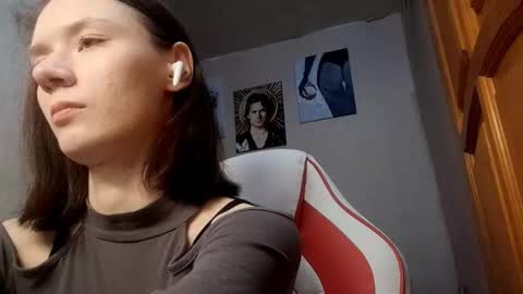 Mia online show from October 17, 3:49 pm