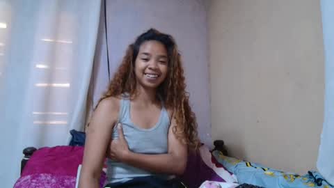 Snapshot of roxanne_98 chatting on October 8, 5:13 am roxanne_98 online show from October 8, 5:13 am