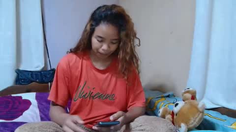 Snapshot of roxanne_98 chatting on October 7, 5:03 am roxanne_98 online show from October 7, 5:03 am