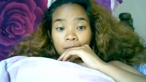 Snapshot of roxanne_98 chatting on October 5, 5:49 am roxanne_98 online show from October 5, 5:49 am