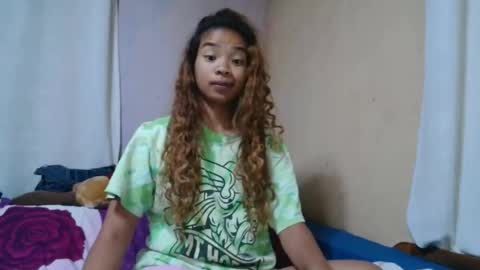 Snapshot of roxanne_98 chatting on October 10, 3:12 am roxanne_98 online show from October 10, 3:12 am