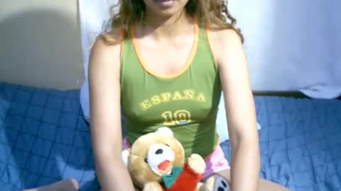 Snapshot of roxanne_98 chatting on September 29, 4:00 am roxanne_98 online show from September 29, 4:00 am
